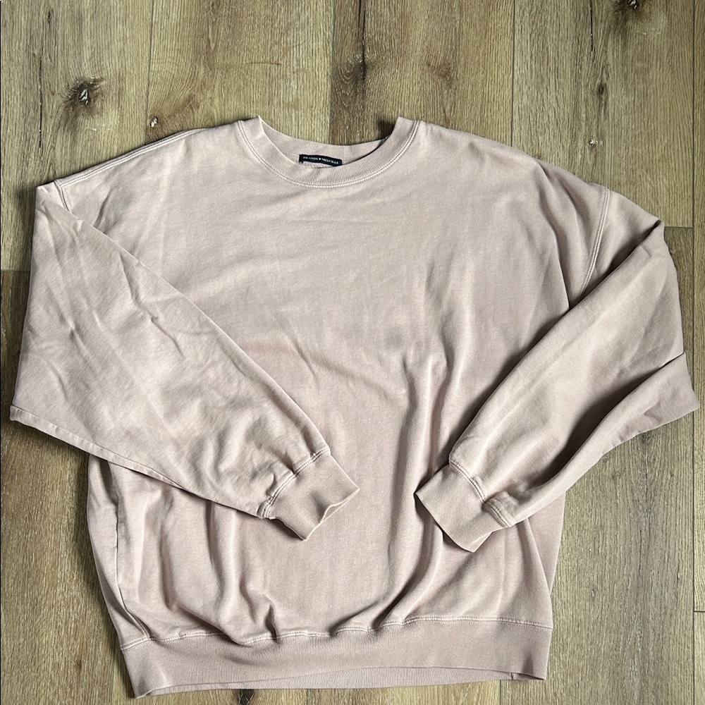 Brandy Melville Crewneck Sweater in Light Pink